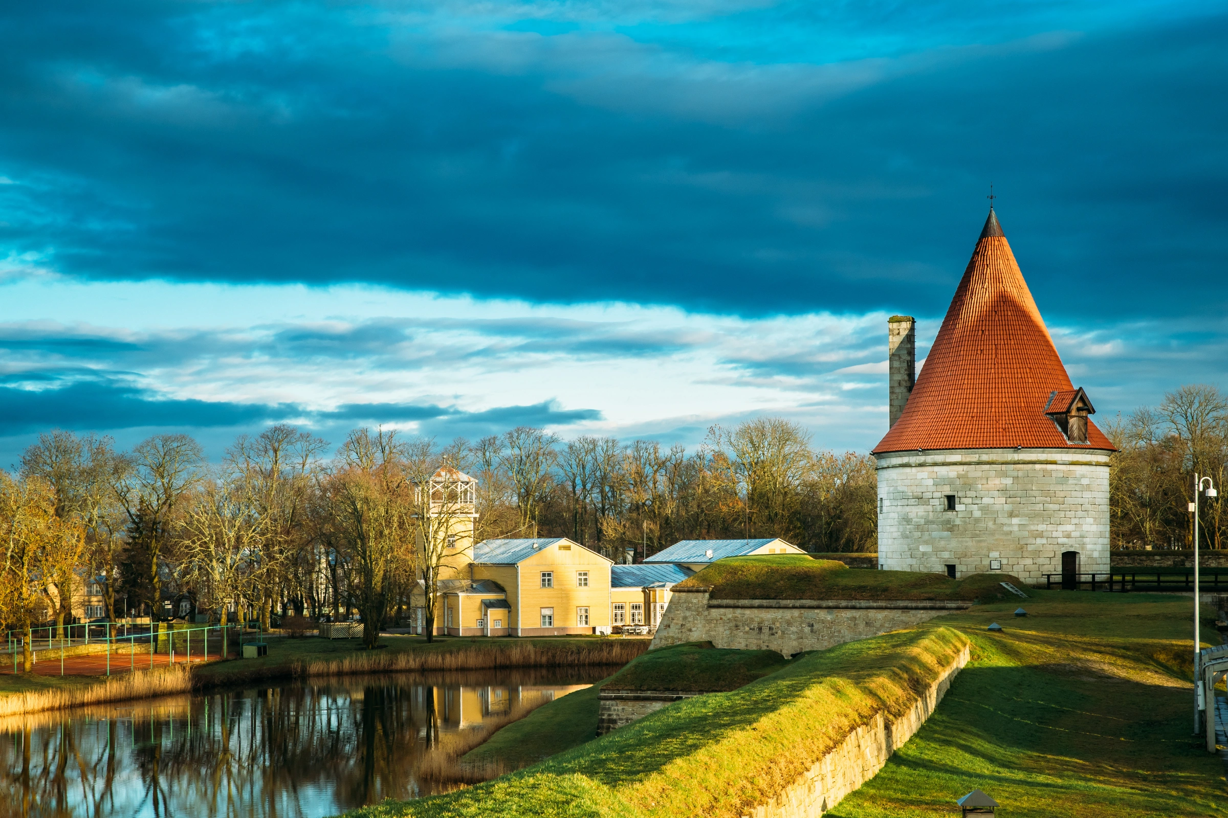Saaremaa_sadam[1].webp